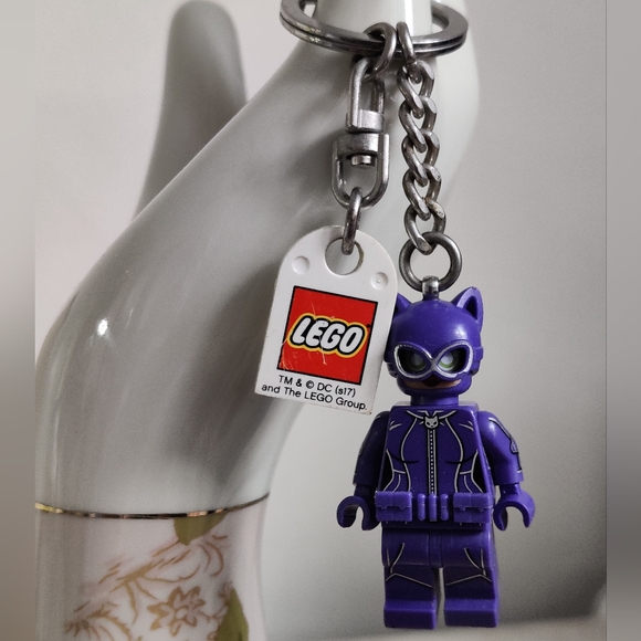 LEGO Catwoman From Batman Movie DC Superheroes Keychain Ring Holder - Picture 1 of 9